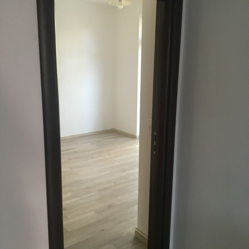 Închiriez apartament 3 camere nemobilat, Unirii, destinat birouri - Poză 5