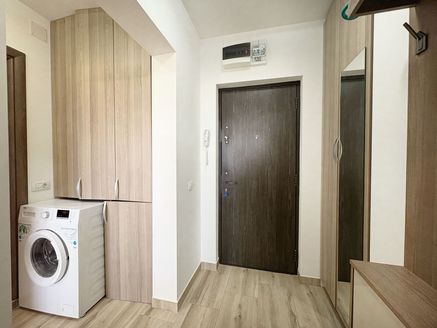 Garsonieră decomandata Titan – 1 Decembrie 1918, renovată, mobilata - Poză 10