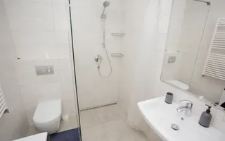 Spre vînzare apartament spațios, 2 dormitoare și living, sec. Botanica - Poză 17