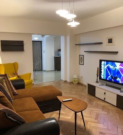 2 camere Unirii, decomandat, 70 mp, etaj 3, stradal - Poză 4