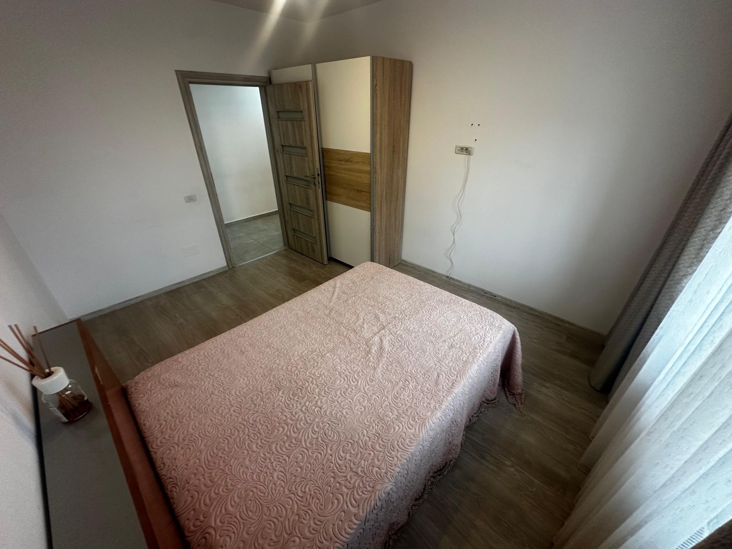 AP. 2 CAMERE - PARULUI, BLOC NOU, LOC PARCARE, BUCATARIE INCHISA - Poză 3