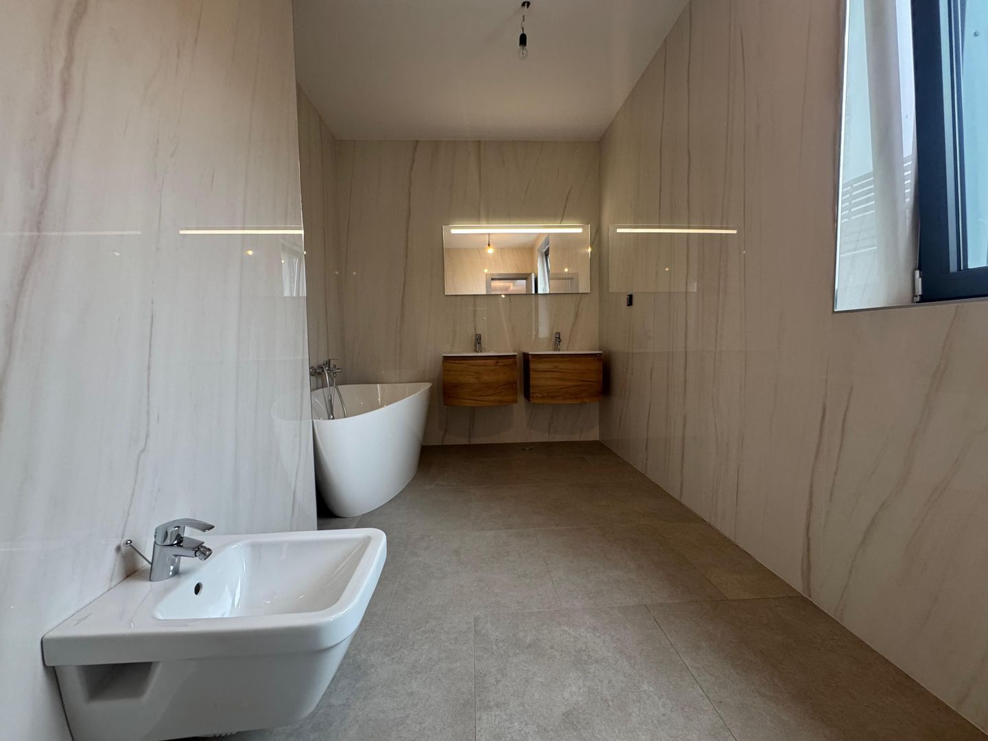 3 camere PREMIUM| 99.7 MP + 9.35 MP terasa - Poză 15