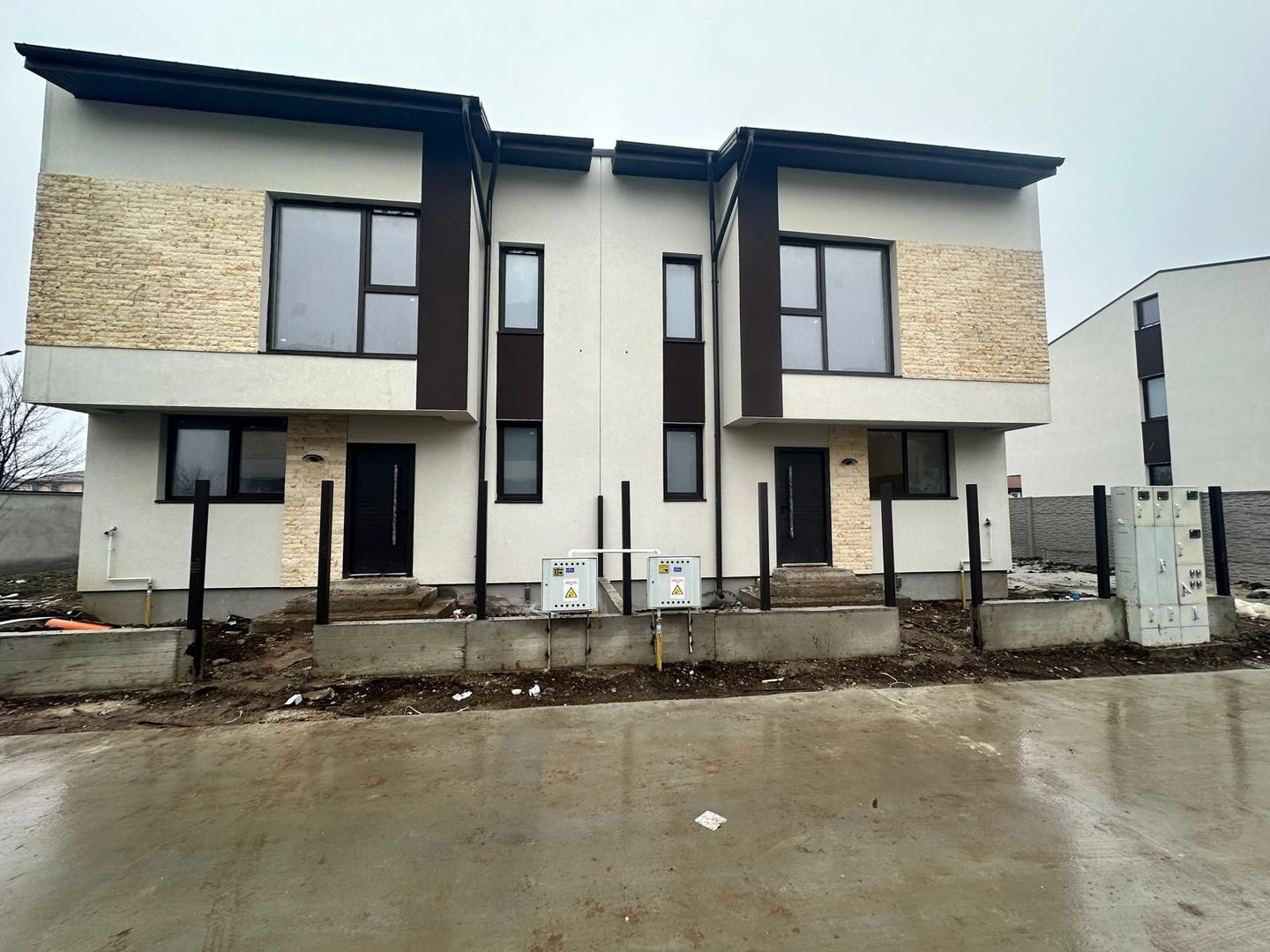 CASA TIP DUPLEX, 4 CAMERE, TOATE UTILITATILE, TEREN 245 MP, COMIS 0% - Poză 1