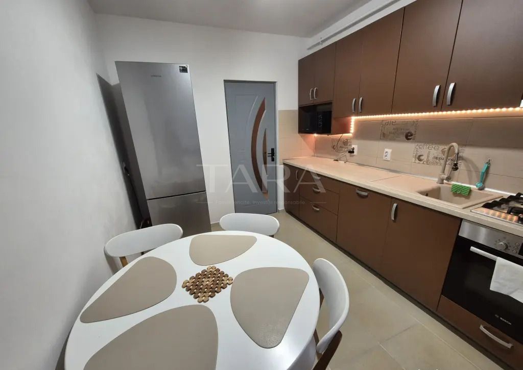 Apartament cu 3 camere, balcon și parcare – zona Panemar, Florești. - Poză 3