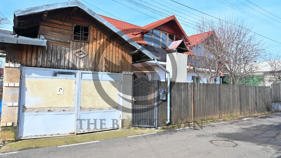 Casa cu 7 camere de vanzare | Zona Centrala, Baicoi | Comision 0% - Poză 1