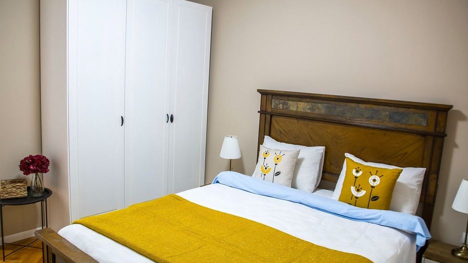 APARTAMENT  CU 3 CAMERE  CU VEDERE SPRE PIATA SF.GHEORGHE - Poză 9