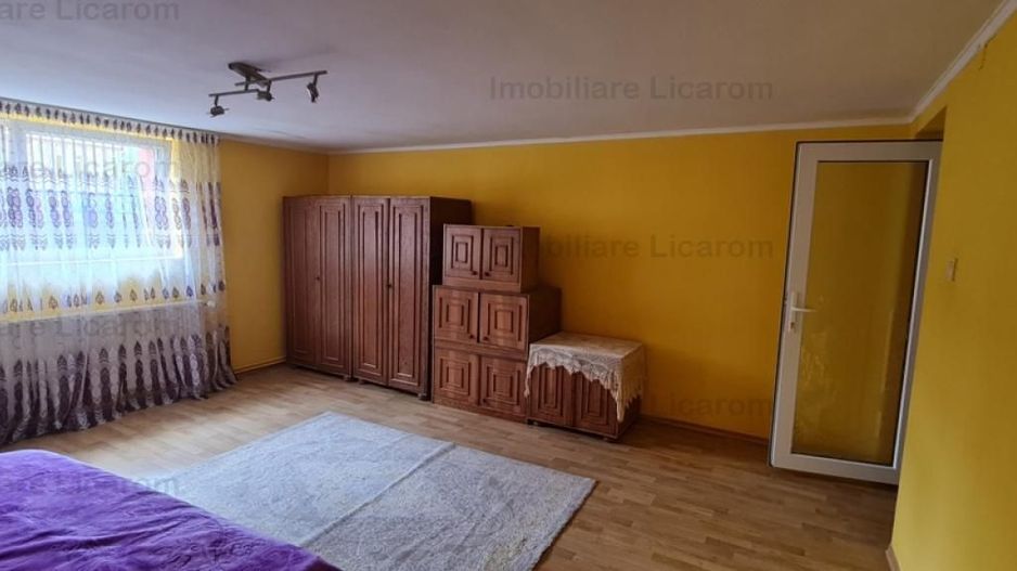 Casa individuala cu 2 apartamente, 6 camere,teren 403 mp,ASTRA. - Poză 11