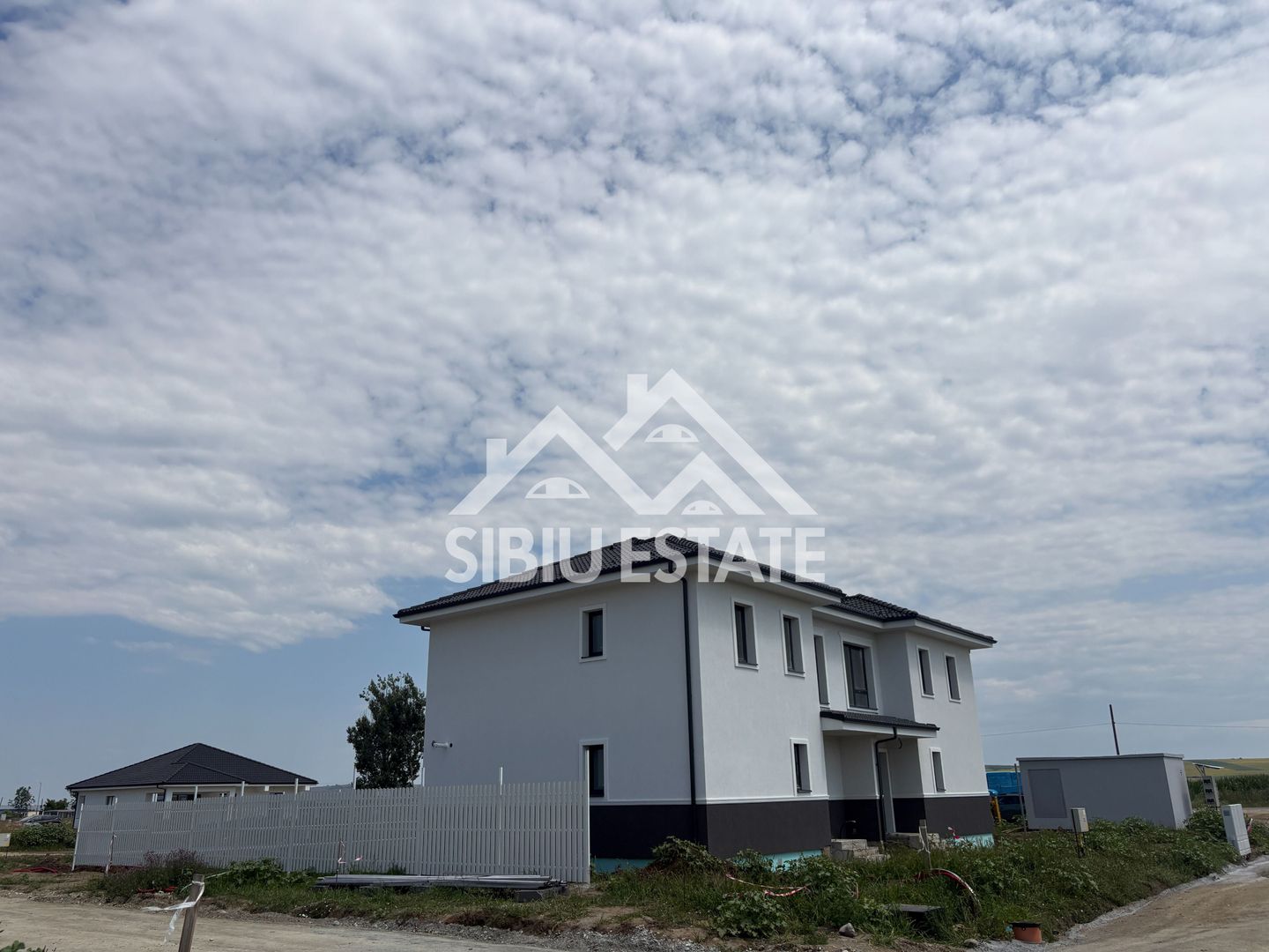 Duplex modern cu 4 camere, 102 mp – oază de liniște aproape de orașul Sibiu - Poză 1