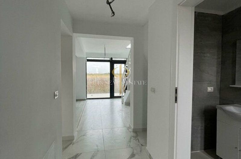 Casă tip înșiruită cu 3 camere de vânzare în Giroc - Poză 2