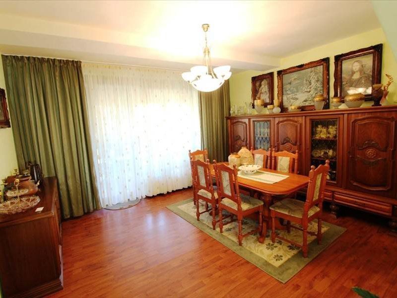 Vila spațioasă la intrare în Dumbravita - Poză 11