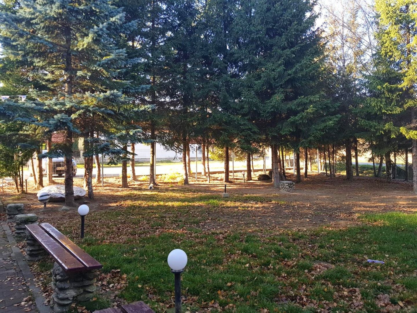 Hotel cu arhitectură montană deosebită poziționare premium Sâmbătă de Sus - Poză 1