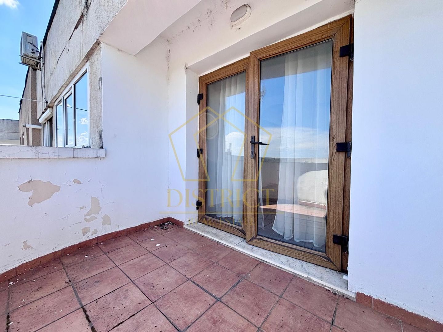 Apartament spatios cu 4 camere si terasa | Modern - Poză 10