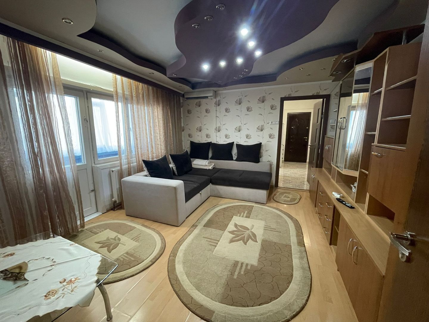 Soarelui-Gen. 30 | 3 camere | Centrala proprie | 2 balcoane - Poză 1