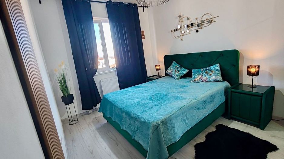 APARTAMENT DE LUX 3 CAMERE SI LOC DE PARCARE MOBILAT SI UTILAT - Poză 1