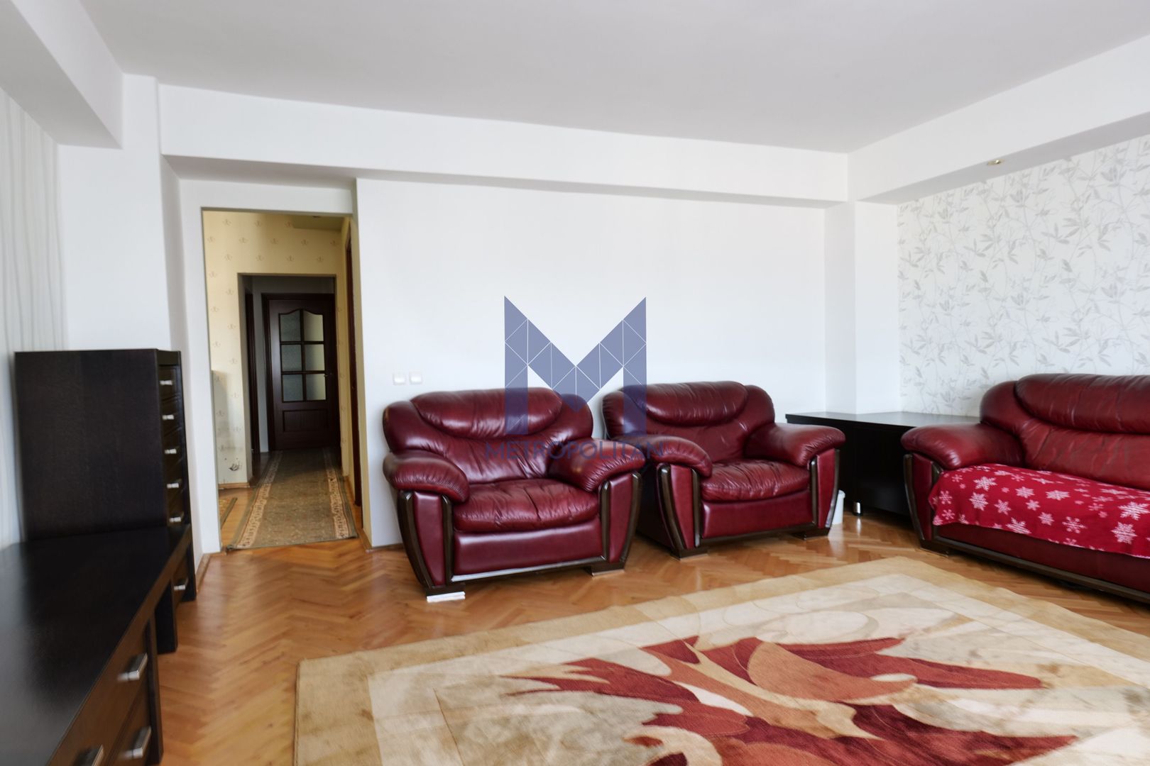 De închiriat 4 camere, N.Titulescu- 2 parcări-merită văzut LIVE! - Poză 1