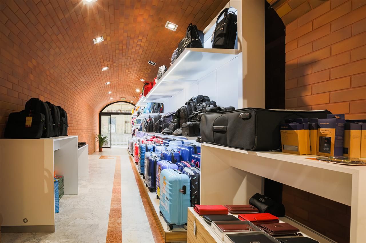 Sub mantia arhitecturala istorica a Cetatii Timisoarei, Spatiu comercial - Poză 18