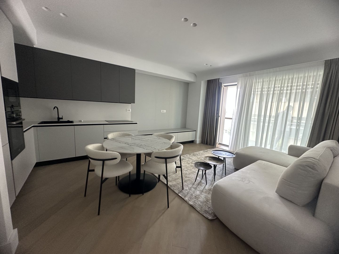 VANZARE APARTAMENT DOUA CAMERE PARCARE INCLUSA CORTINA 126 EROU IANCU NICOLAE - Poză 1