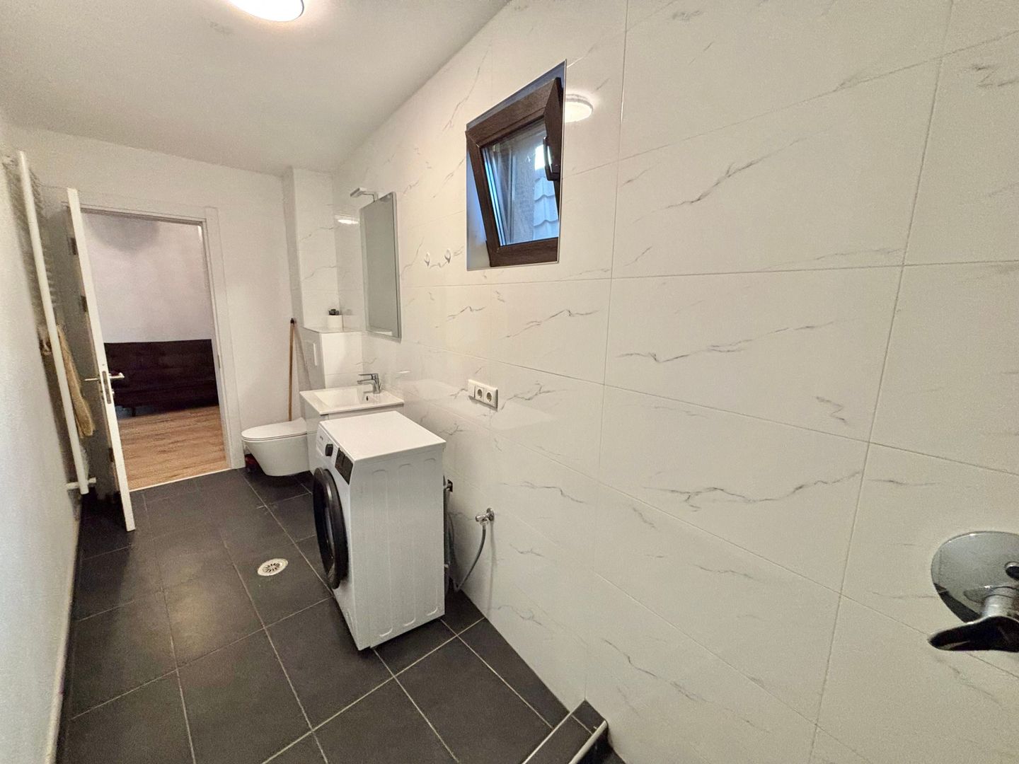Apartament spațios cu 3 camere , - LA CURTE - 83 mp - Poză 10