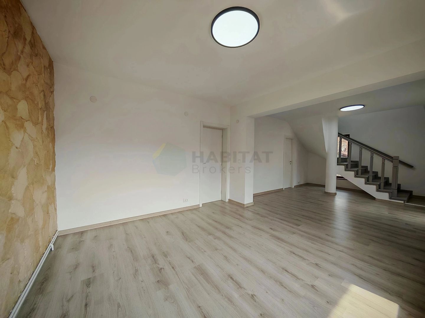 Vilă Individuală cu o curte generoasa zona Aparatorii Patriei - Poză 27