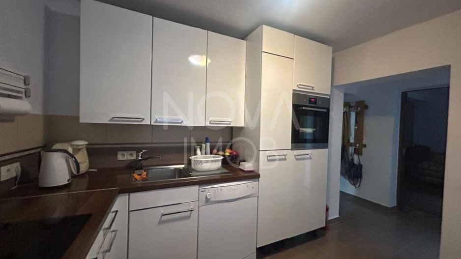Casa de vanzare 200 mp cu spatiu comercial la parter, strada Lunga - Poză 6