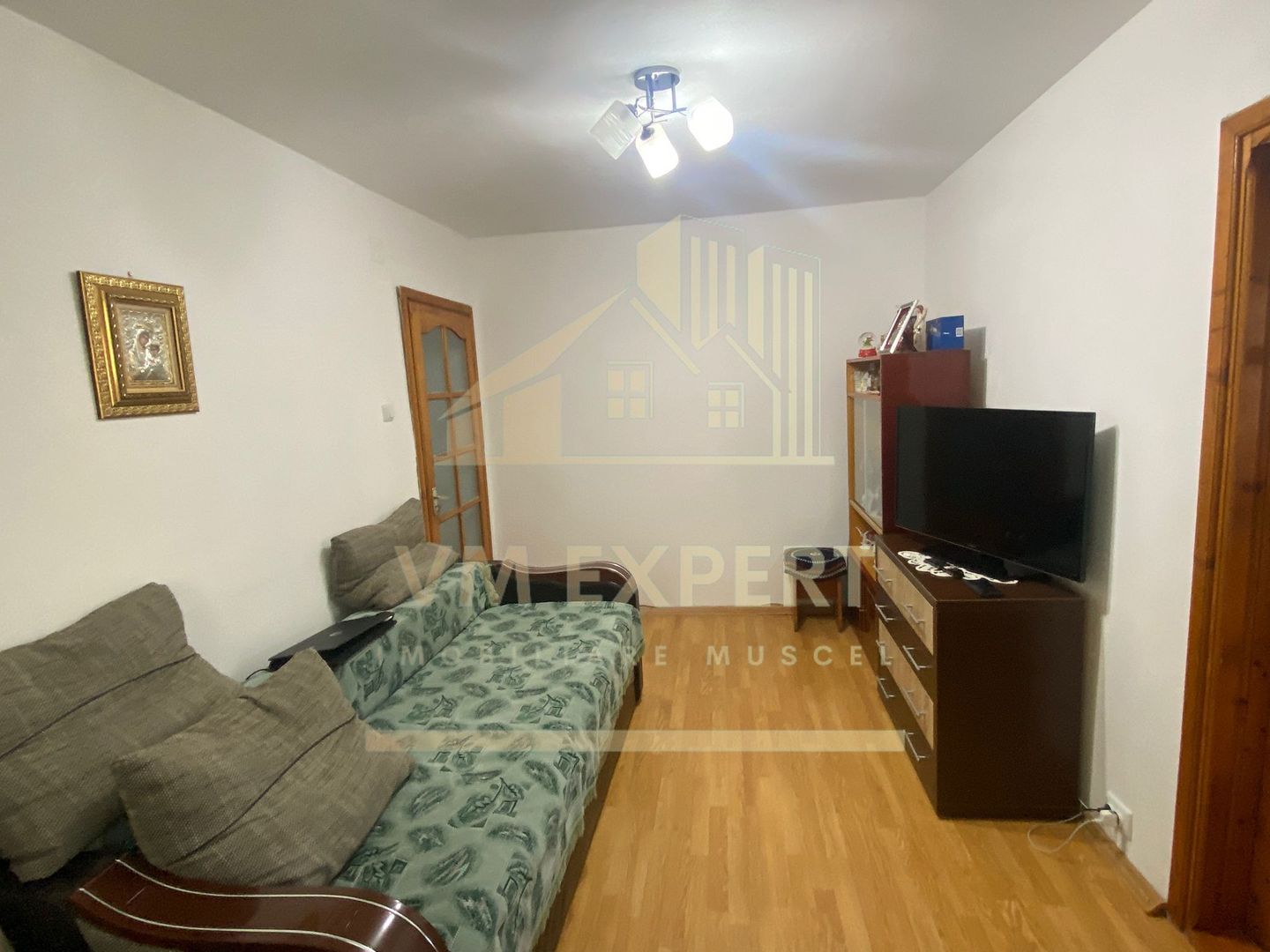 APARTAMENT 2 CAMERE ETAJ 2 ZONA VIȘOI CAMPULUNG - Poză 2