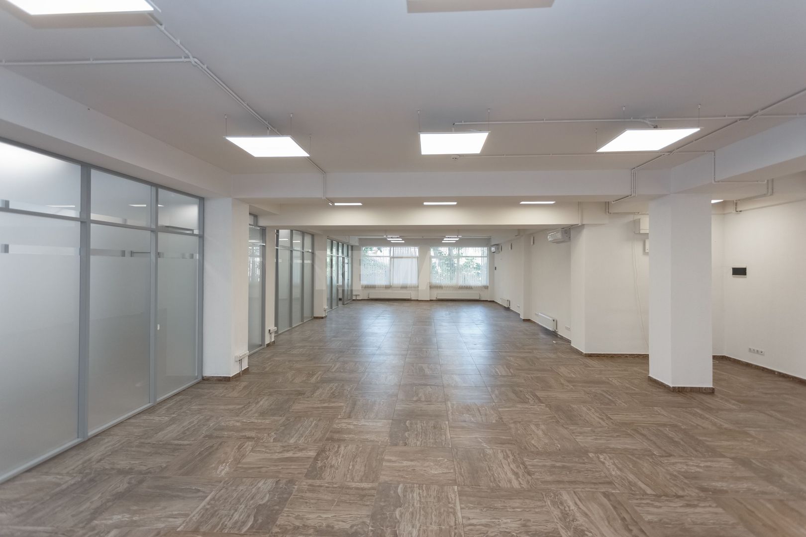 Vanzare oficiu in centru orasului - Poză 3