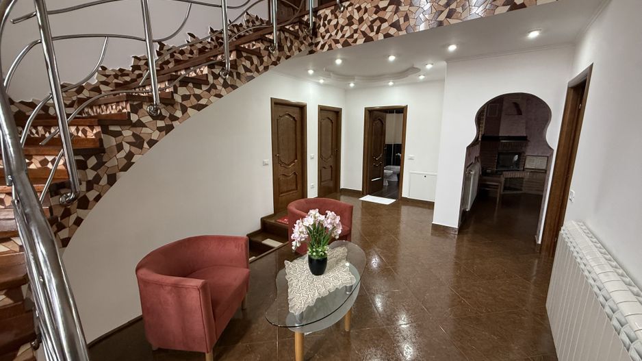 Casă de vânzare | Burdujeni | 417 mp construiți | Teren 1.200 mp - Poză 1