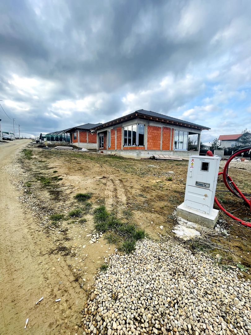 Casă parter la roșu în Paleu – 600 mp teren, utilități la limită - Poză 2