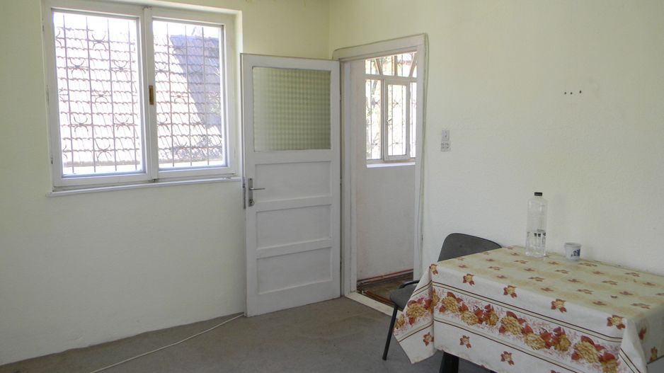 Proprietate cu 2 hale si casa la inchiriat,teren 1350mp - Poză 16