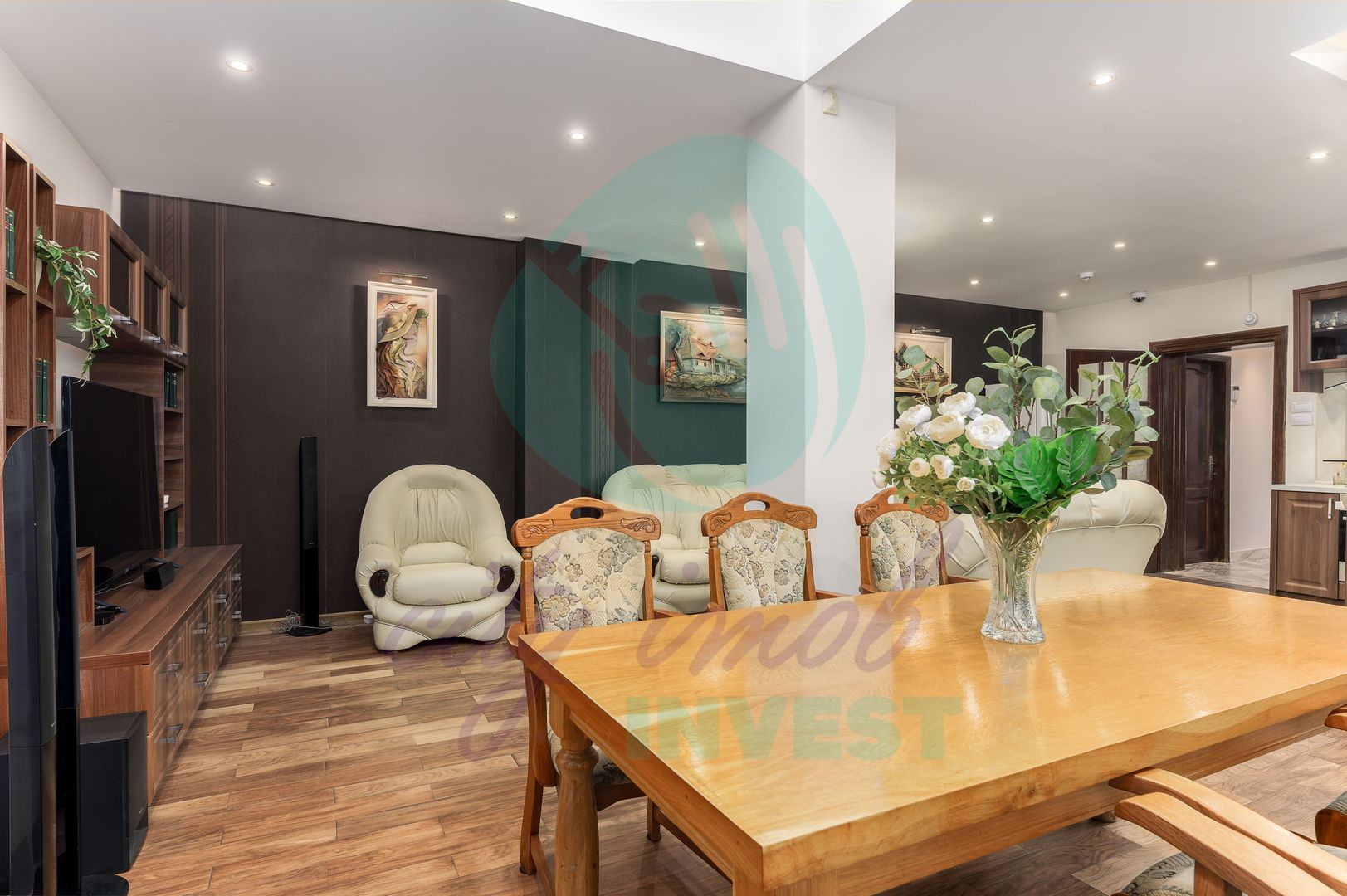 Vilă spațioasă cu curte superbă lângă Parcul Circului - Poză 17