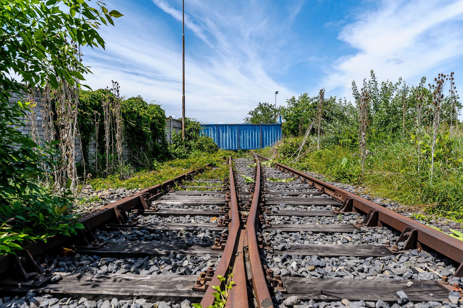 REZERVAT: Platformă betonată cu acces direct la calea ferată - Poză 9