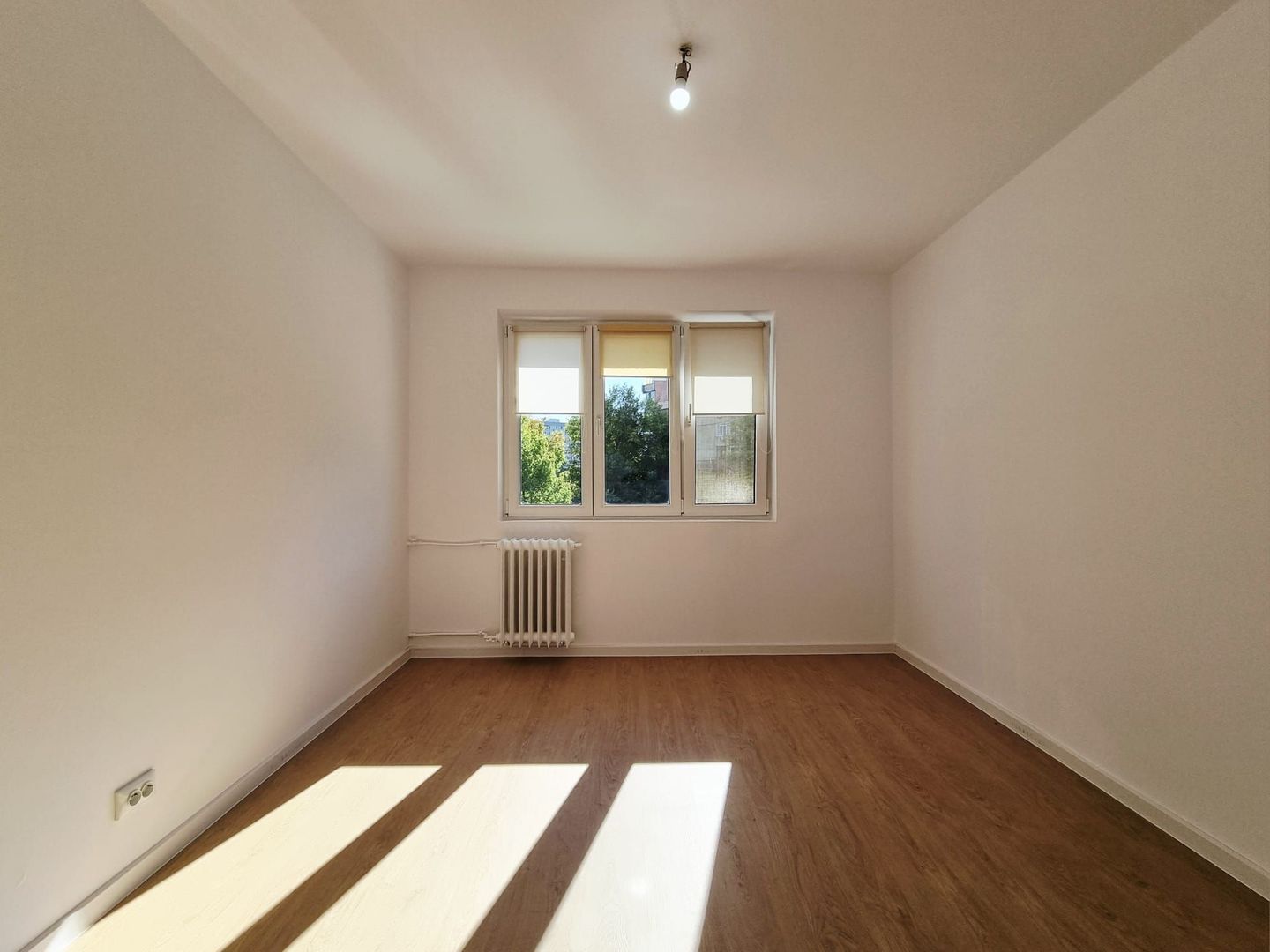 MILITARI LUJERULUI METROU 2 Camere Etaj 2din4 Bloc Reabilitat Termic - Poză 1