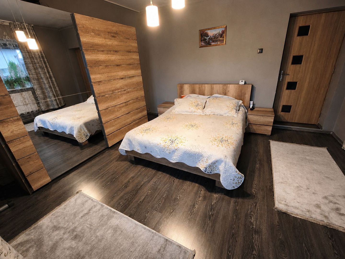 Proprietate cu două locuințe, garaj încălzit, foișor, 600 mp in Ernei - Poză 2