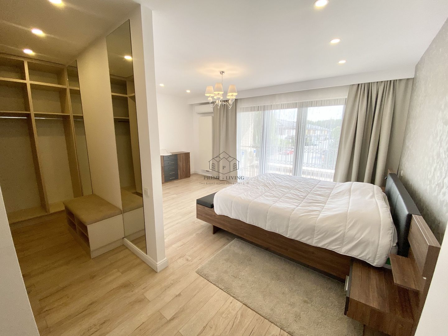 VILA SPATIOASA CU 5 CAMERE LA INCHIRIERE IN COMPLEX REZIDENTIAL - Poză 4