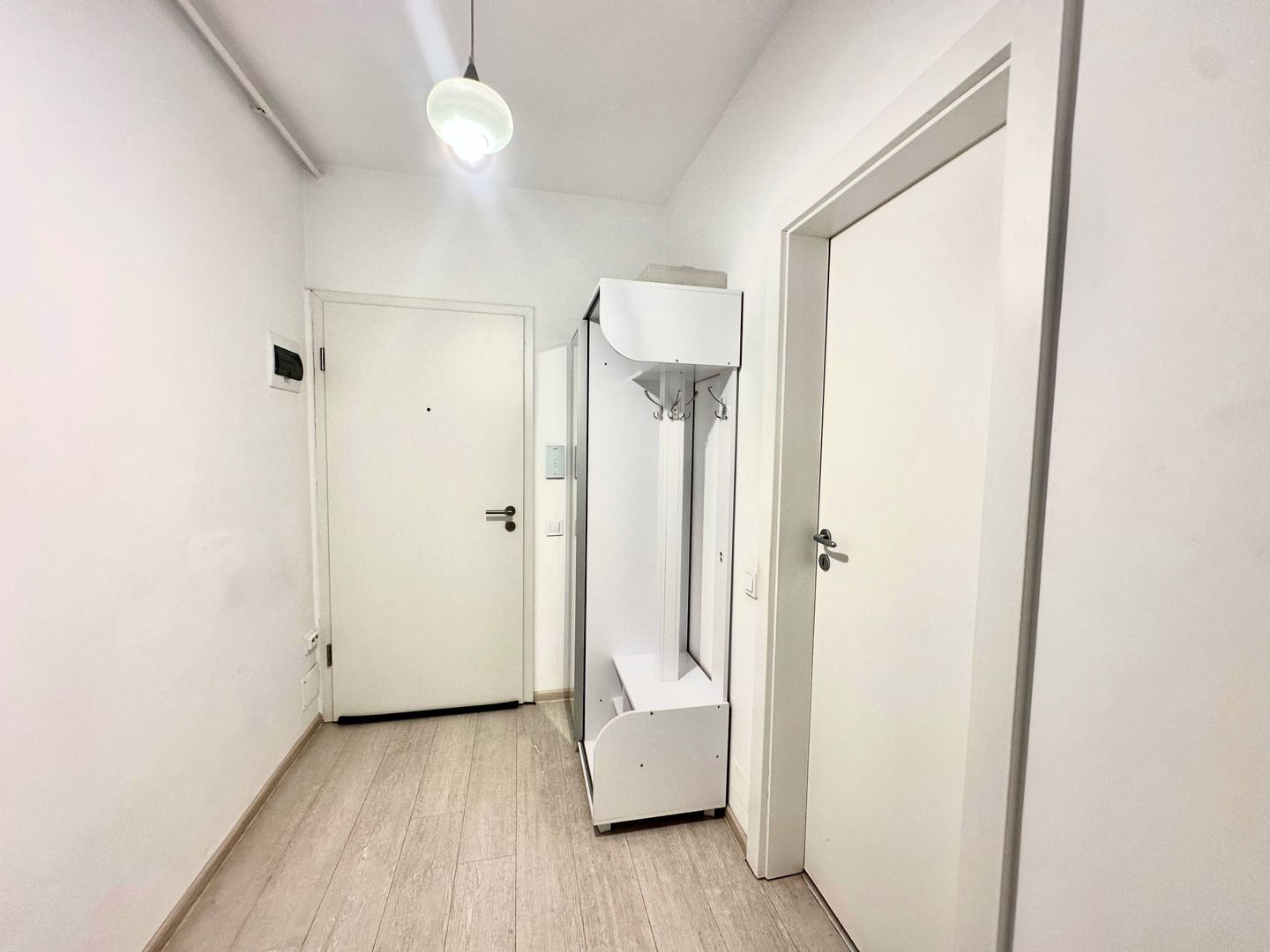 Garsonieră modernă de închiriat în Brașov, zona Coresi - Poză 7