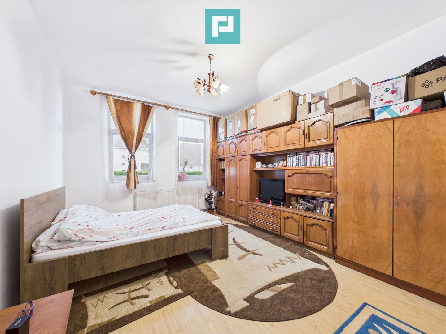 Casa cu 6 camere in Parneava - Poză 2