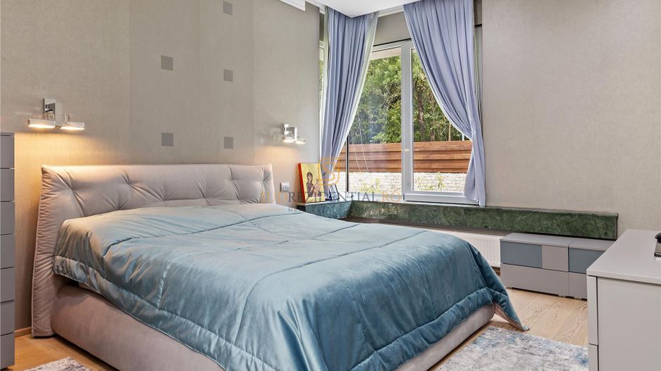 Vila exclusivista cu piscina, sauna si crama, 479.27 mp, langa padure - Poză 8