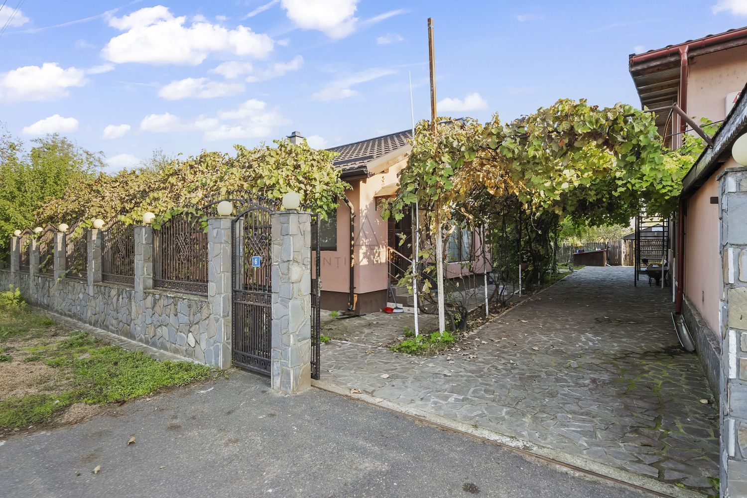 Comision 0% 2 case Vila + Spatiu Comercial + Curte Proprie - Poză 15