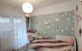 Vând apartament cu 3 camere - Poză 1