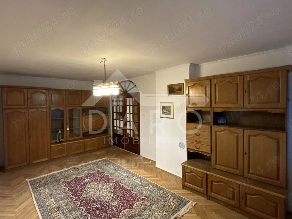 Apartament cu 3 camere în zonă centrală - Poză 1