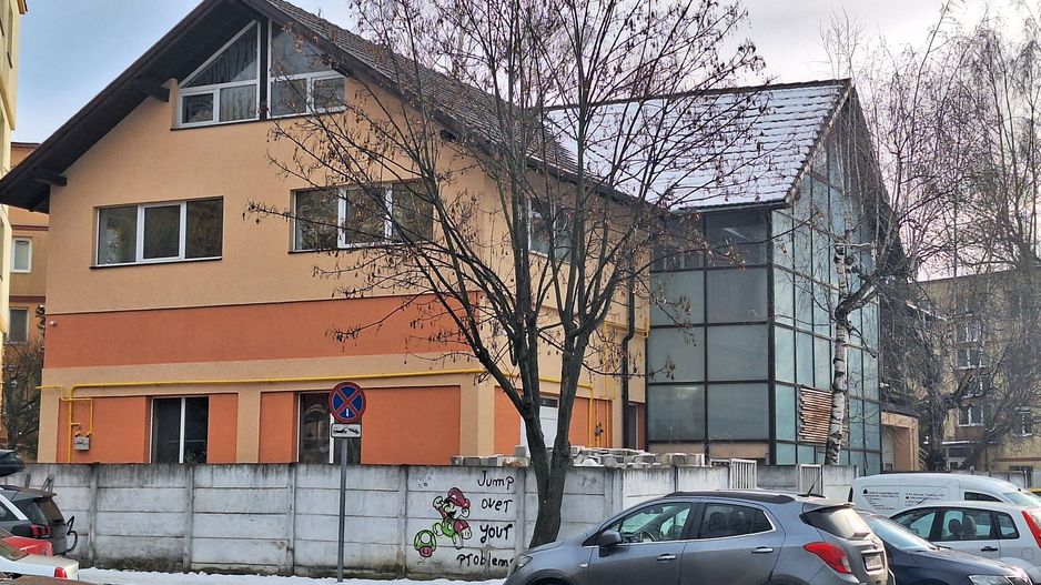 Centrul Civic, cladire individuala 500mp utili, pretabil clinica medicala - Poză 1