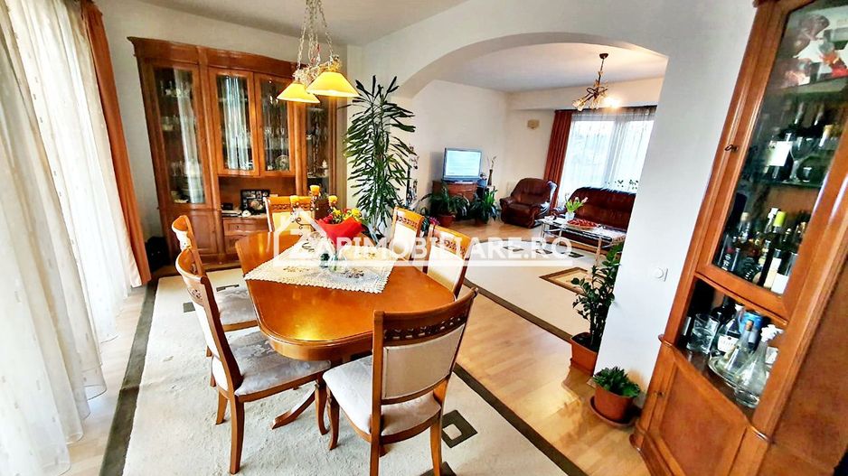 Casa 6 camere, 295 mp.utili, 1.000 mp teren, cartier Unirii - Poză 3