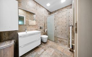 Casa moderna, spatioasa , pe o strada privata retrasa! - Poză 7