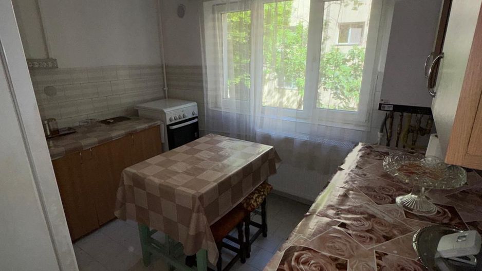 vand apartament 3 camere , zona Splai Mihai Viteazul ,et 1, incalzire - Poză 6