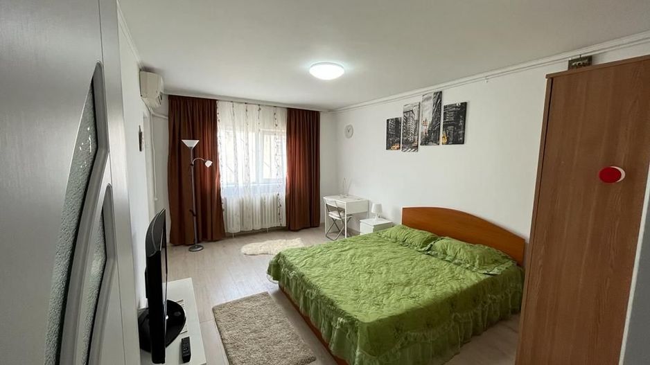 🏢 De închiriat: Garsonieră deosebită în Zona Tineretului - Poză 1