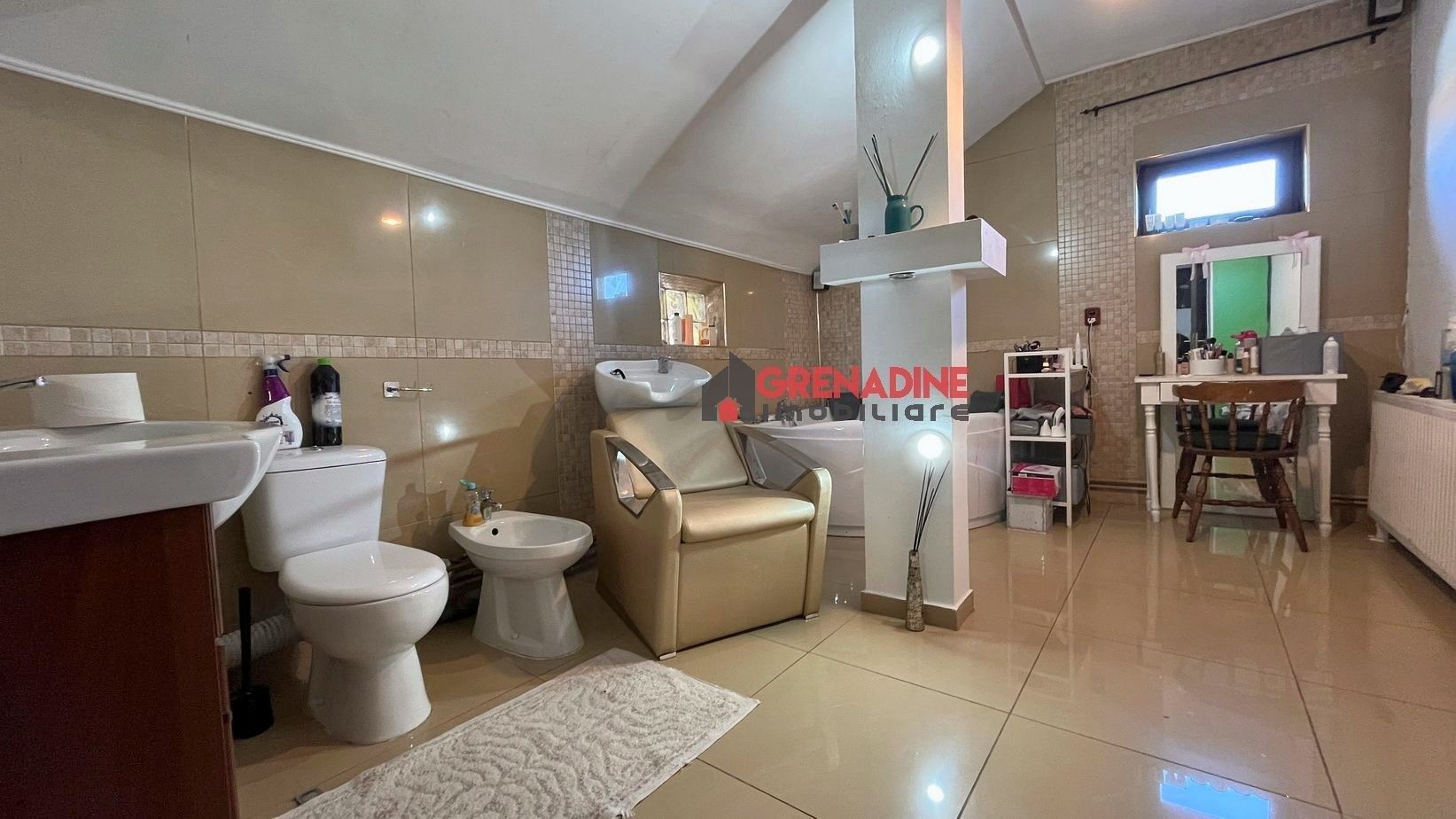 Casa deosebita 4 Camere P+M - zona Sanpetru - Comision 0% - Poză 7