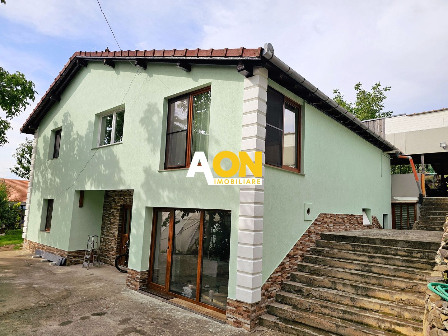 Casa multifunctionala, 6 camere , 700 mp teren, cu utilitati, Ciugud - Poză 1