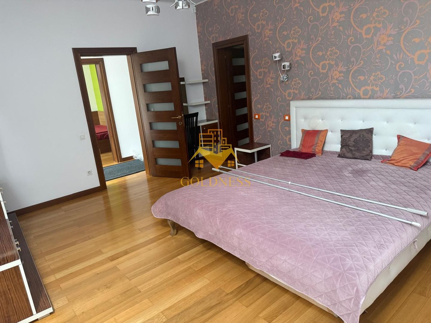 Casa individuala 5 camere zona centrala , 210 mp si garaj propriu! - Poză 5