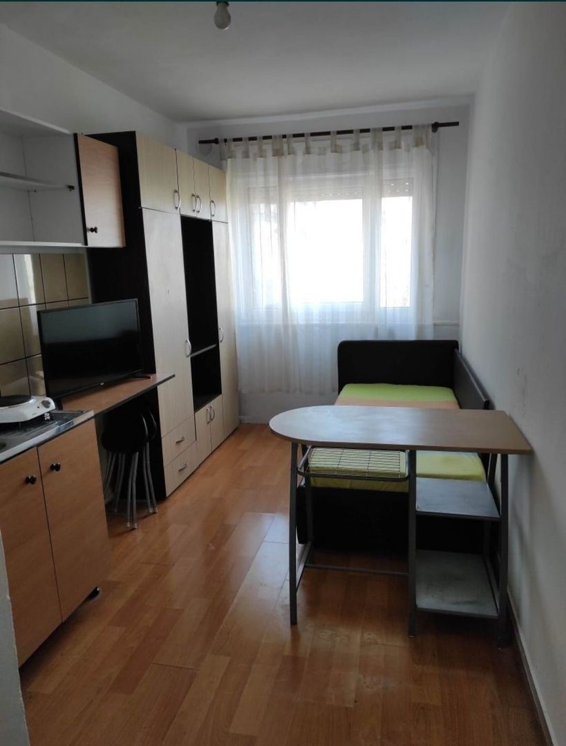 BRASADAS vinde garsonieră 14mp pe Careiului la etajul 3/4. - Poză 1