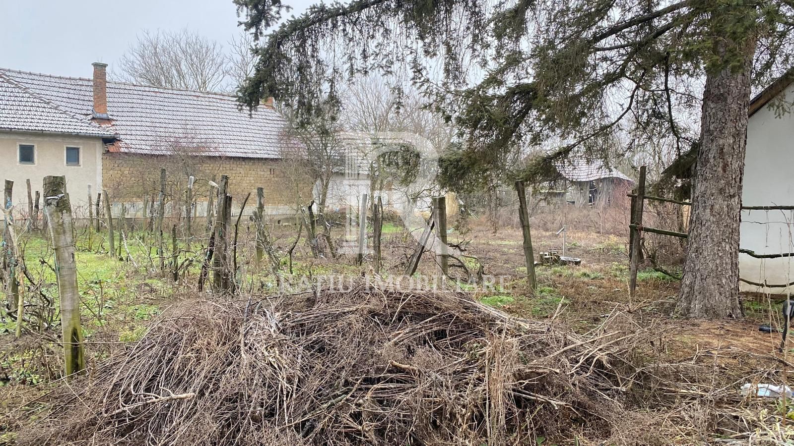 Casă din cărămidă | Teren 2000 mp|Anexe tradiționale | Bojt - Poză 35